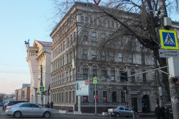 В центре Днепра выставили на продажу бизнес-центр: сколько стоит 2