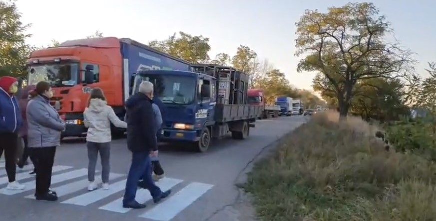 В Кривом Роге люди перекрыли дорогу из-за отключений света: кто виноват и чем кончилась акция 2