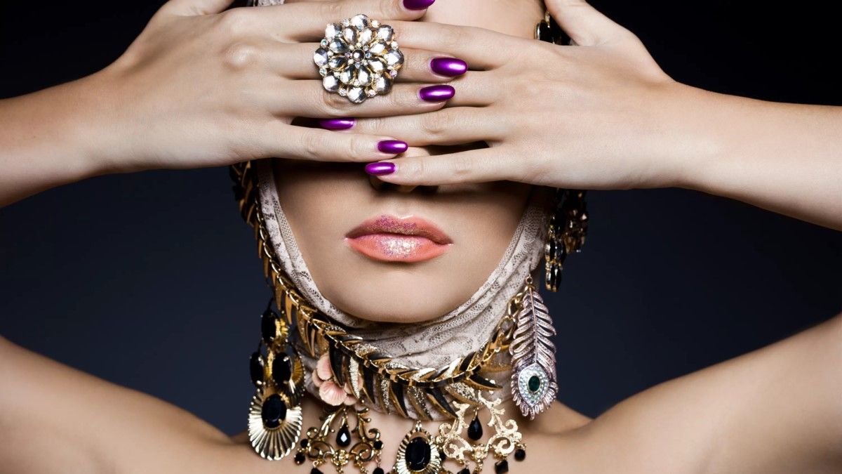 Как суд во Львове наказал СБУшника, который отдал нарушителю 24 кг ювелирных украшений