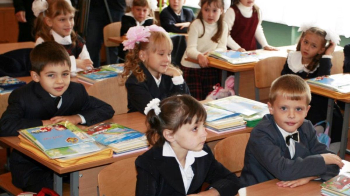 В Днепре рассказали, что делать, когда ребенка заставляют носить школьную форму