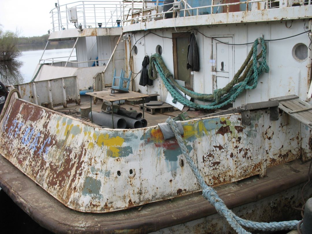 В Днепре выставили на продажу затонувший корабль-призрак: сколько стоит 5
