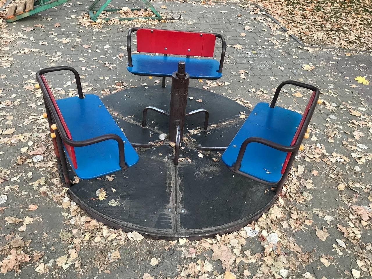 Недолговечная «Гойда»: днепровский монополист производит ненадежные качели для детских площадок 3