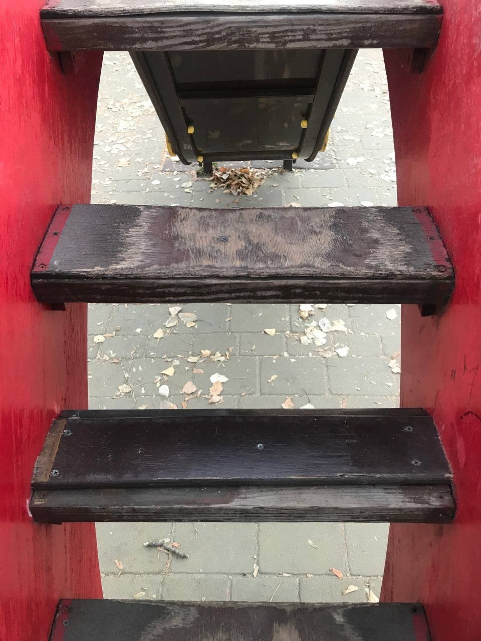 Недолговечная «Гойда»: днепровский монополист производит ненадежные качели для детских площадок 5