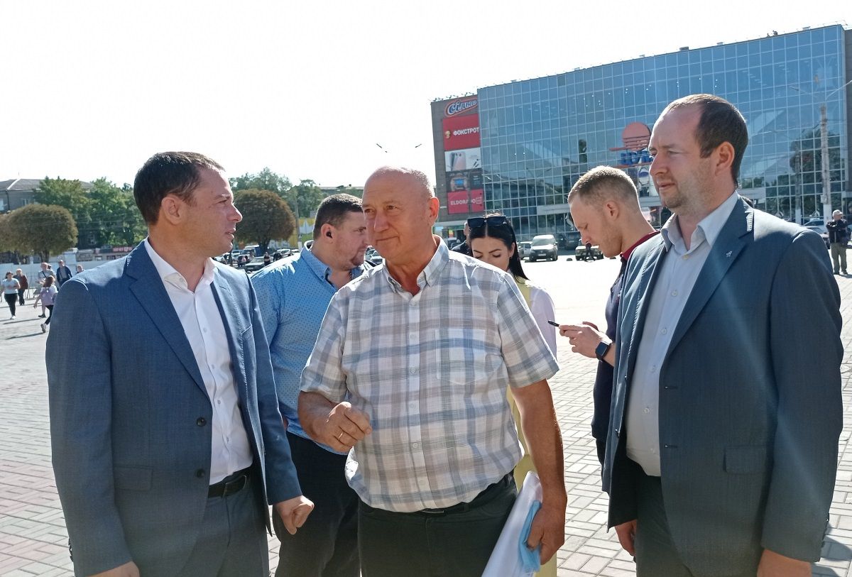 Мэр Каменского Белоусов и Александр Лукашов