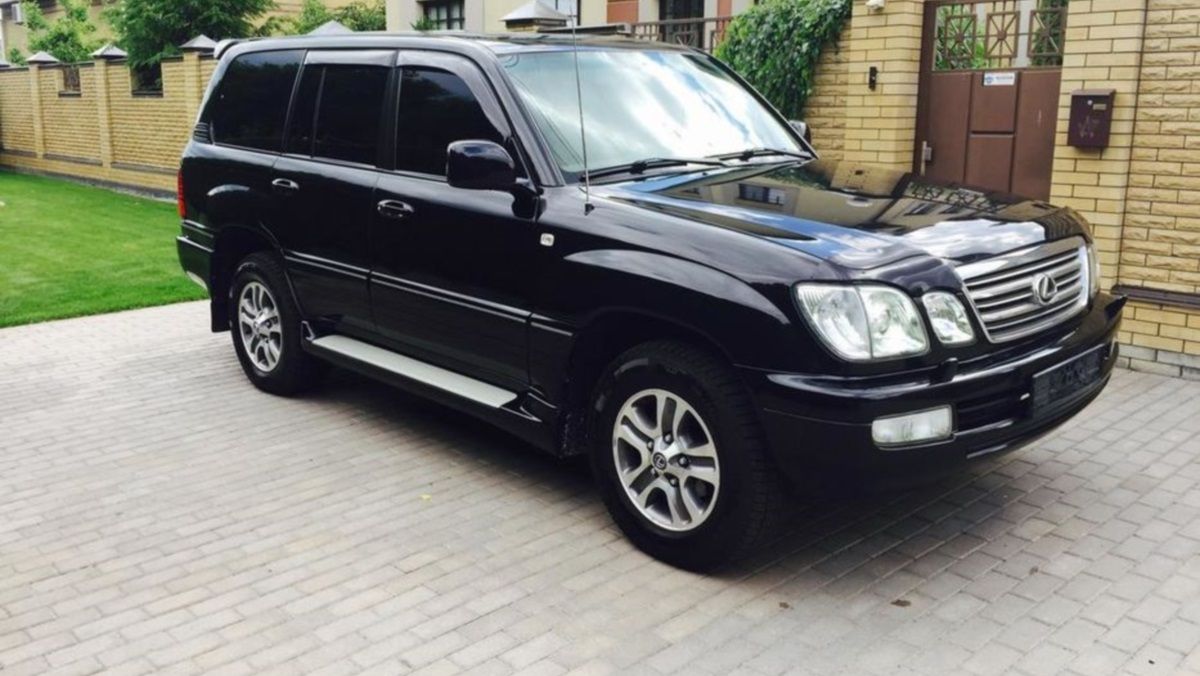 Для директора-миллионера: в Кривом Роге водоканал заказал ремонт Лексуса за 370 тысяч гривен