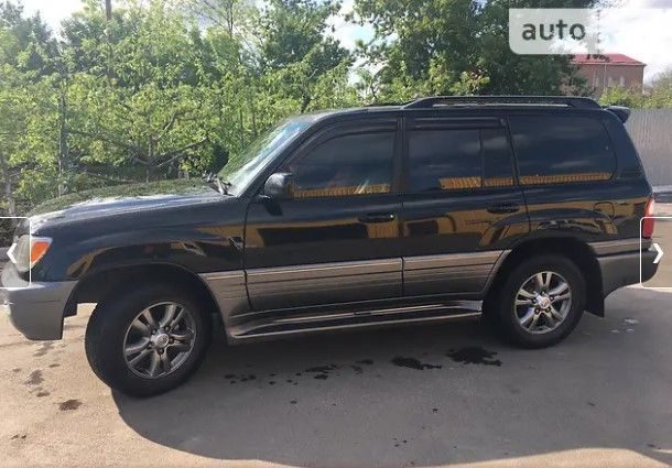 Вот так выглядит Лексус LX 470 2004 года выпуска. Фото с сайта auto.ria.com