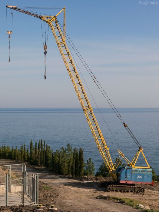 В Днепре выставили на продажу завод строительных кранов: сколько стоит 5