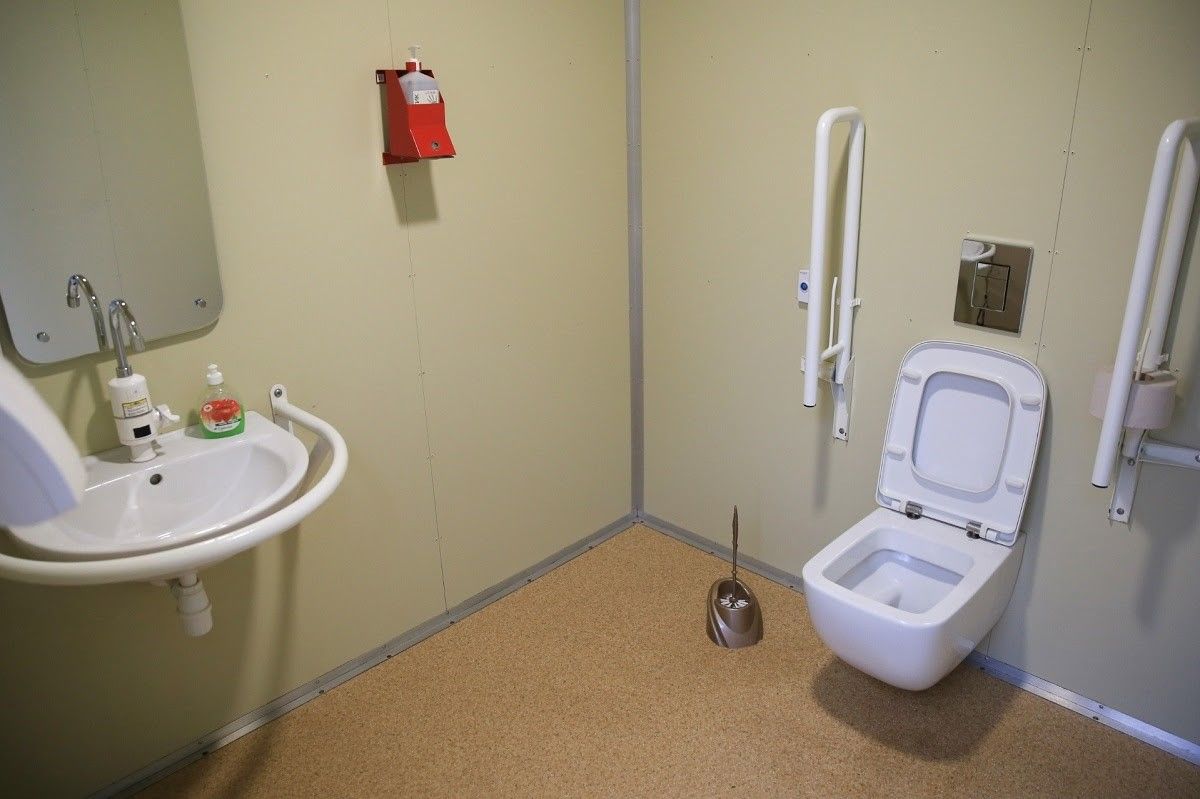 Пониженные бордюры, спецтакси, информационные браслеты и удобный транспорт: как в Днепре заботятся о людях с инвалидностью 15