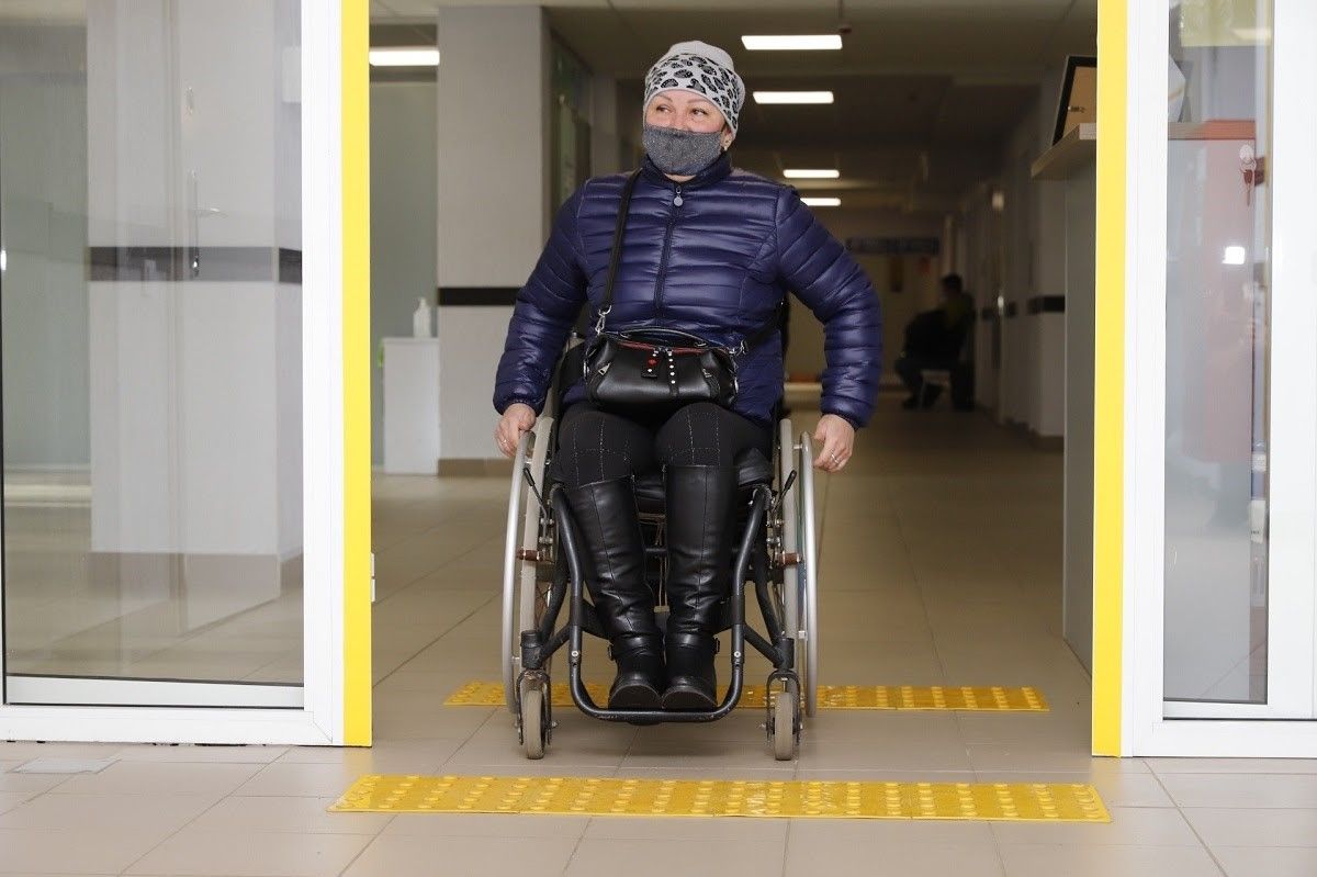 Пониженные бордюры, спецтакси, информационные браслеты и удобный транспорт: как в Днепре заботятся о людях с инвалидностью 16