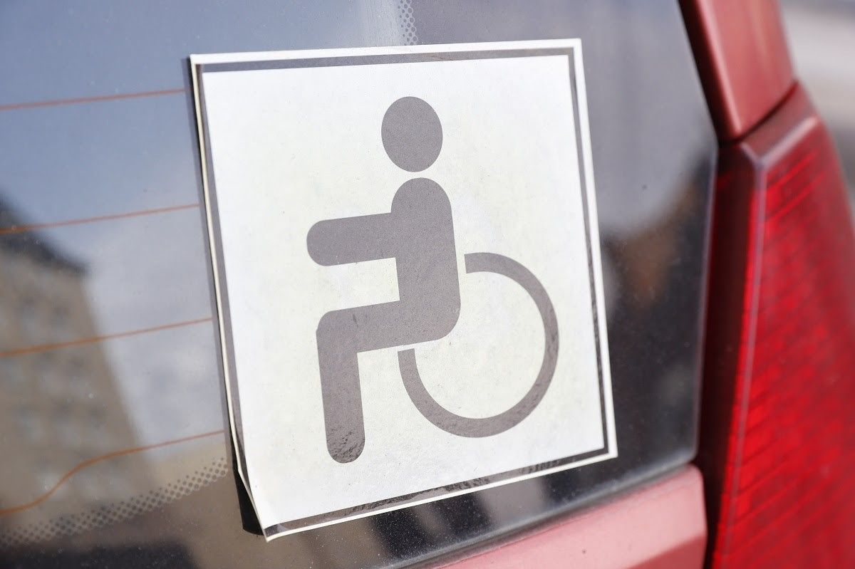 Пониженные бордюры, спецтакси, информационные браслеты и удобный транспорт: как в Днепре заботятся о людях с инвалидностью 23