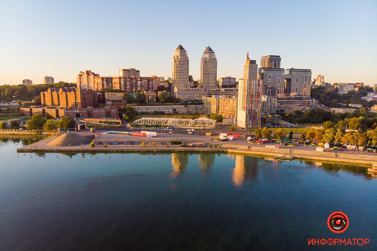 Красивое место обезображивает устаревшая конструкция