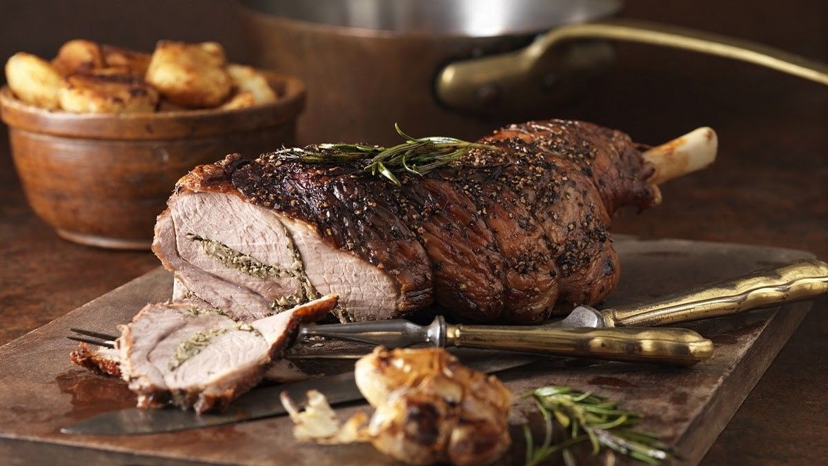 Запеченная баранья нога и курица по-мароккански: как приготовить и сколько стоят продукты в Днепре