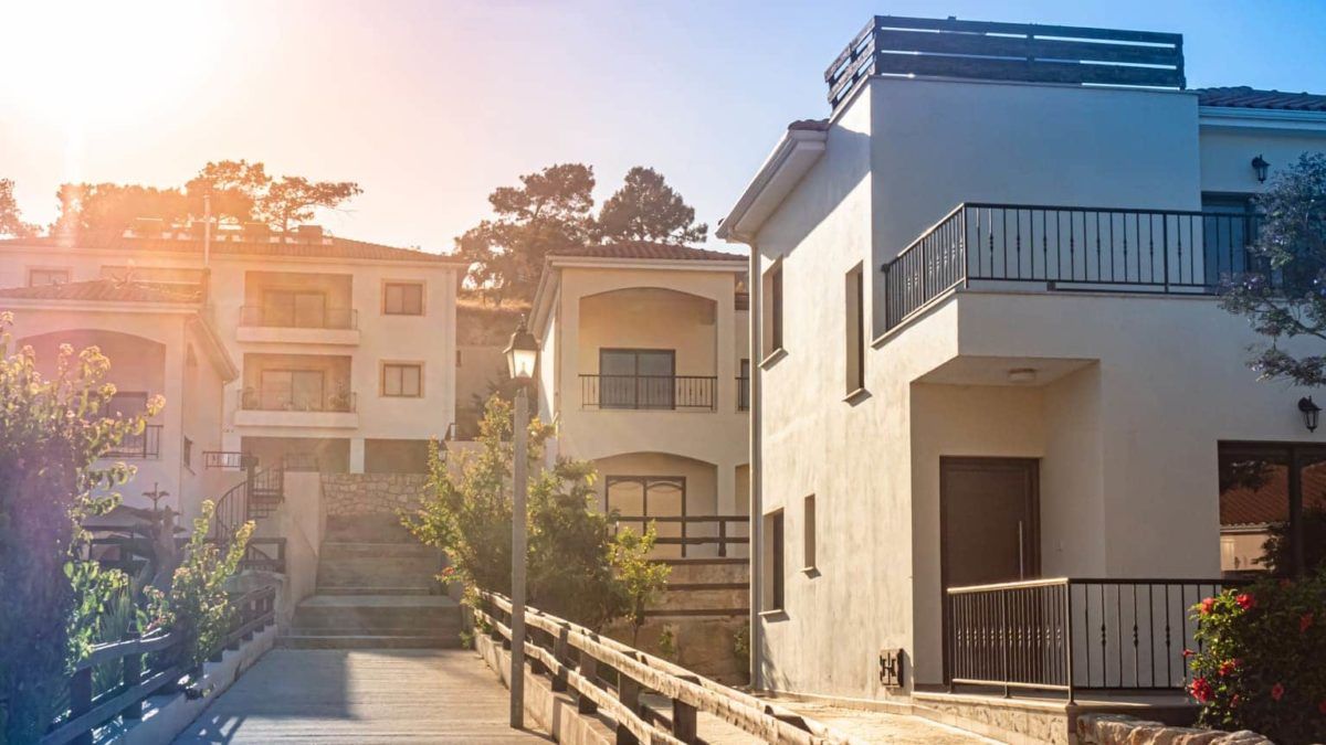 Продать квартиру в Днепре и купить заграницей: что можно себе позволить и в каких странах