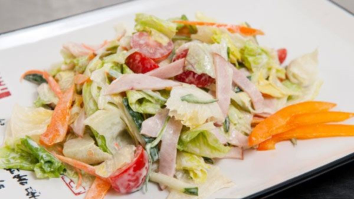 Рецепты на Новый год и сколько стоит их приготовить: салат на ветчине и «Зимний овощной»