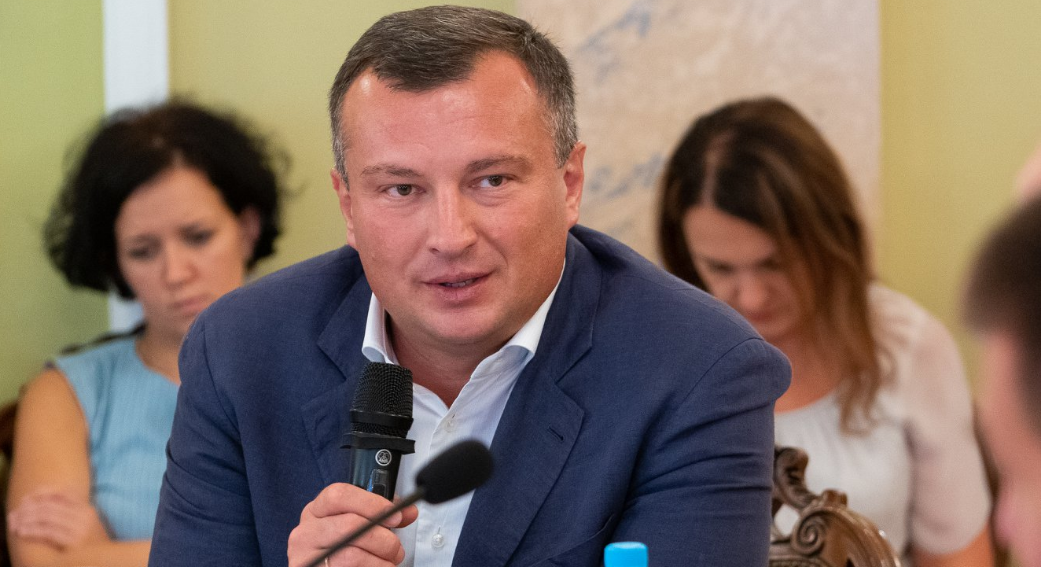 В Киеве 22 миллиона на стройке больницы на Троещине «освоит» фирма нардепа от Слуги народа Семинского 2