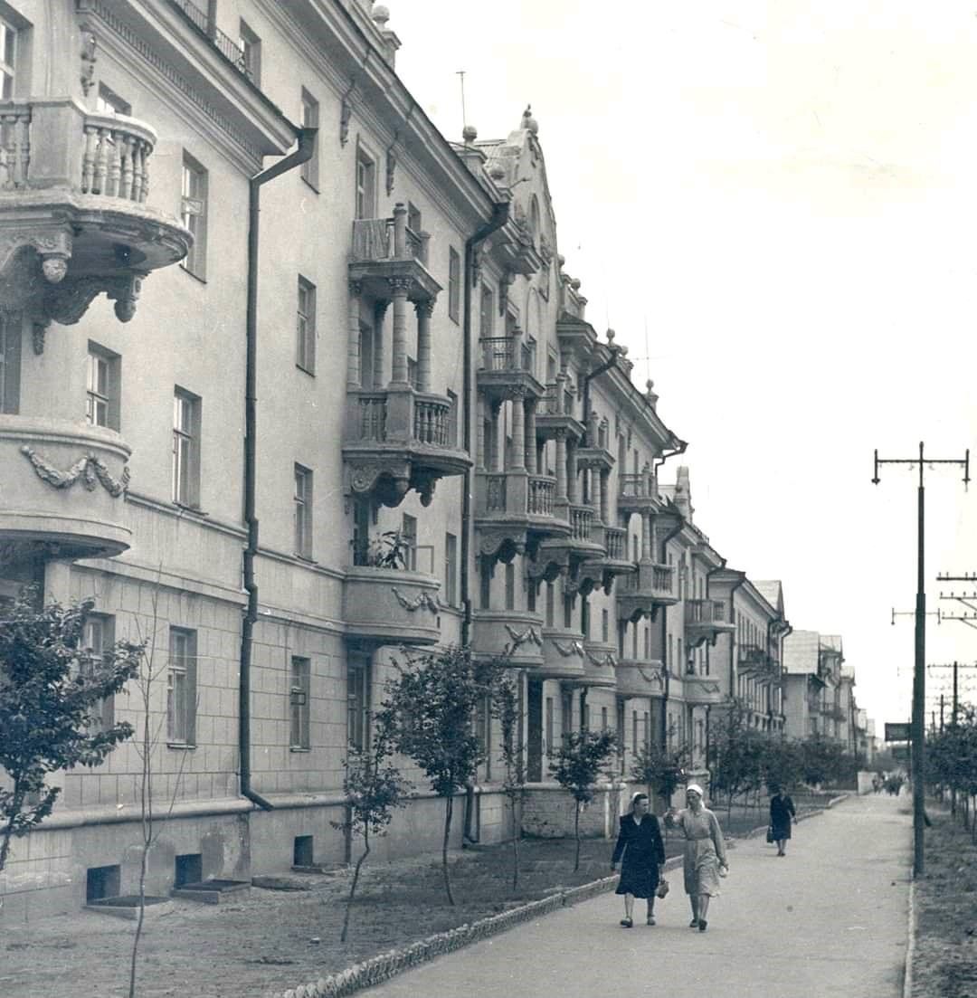 Так выглядел дом №30 в конце 1950-х годов. Фото из группы Криворізька старовина