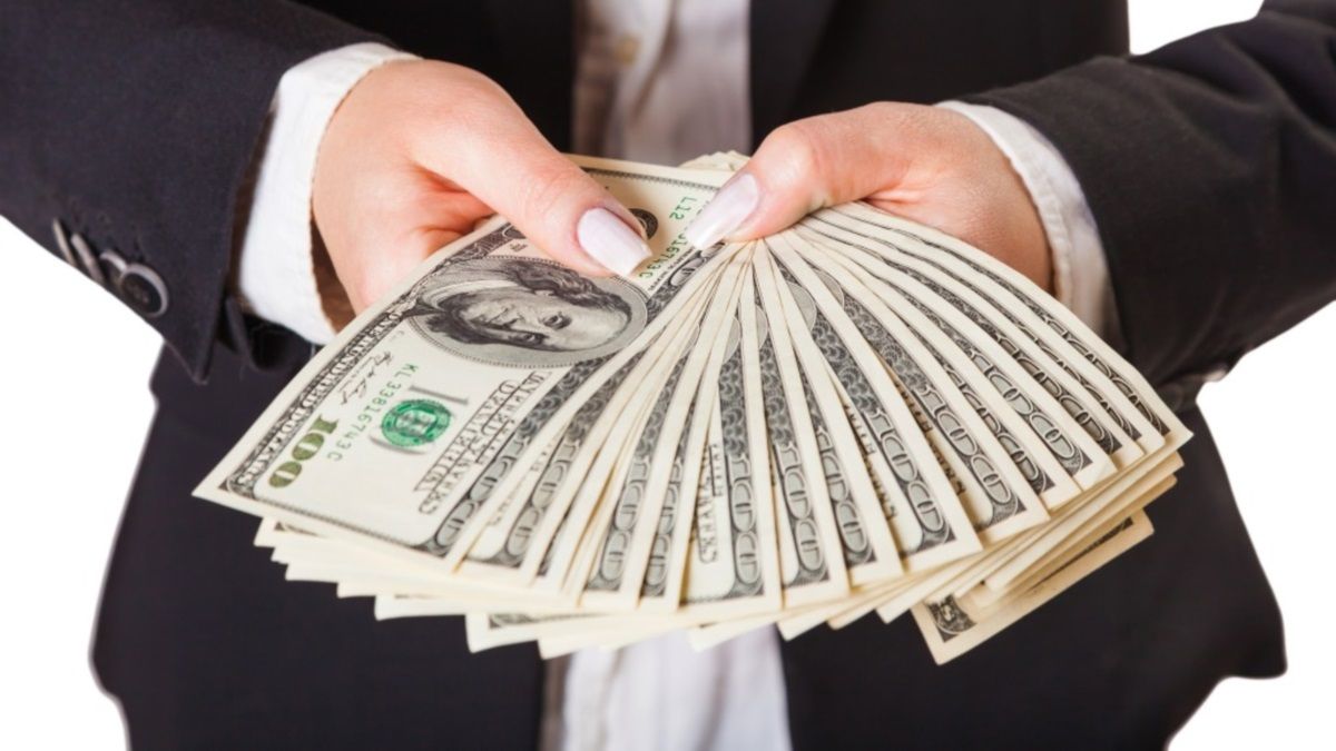 Где в Украине и в каких профессиях зарплаты выше, чем в Киеве: исследование