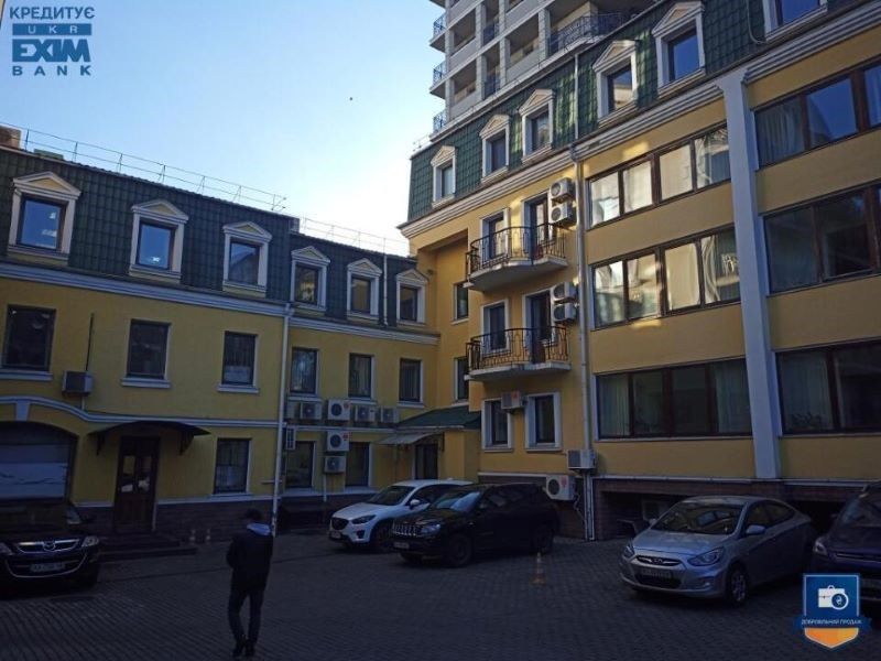 В центре Киева продают историческое здание под офисы: сколько стоит 6