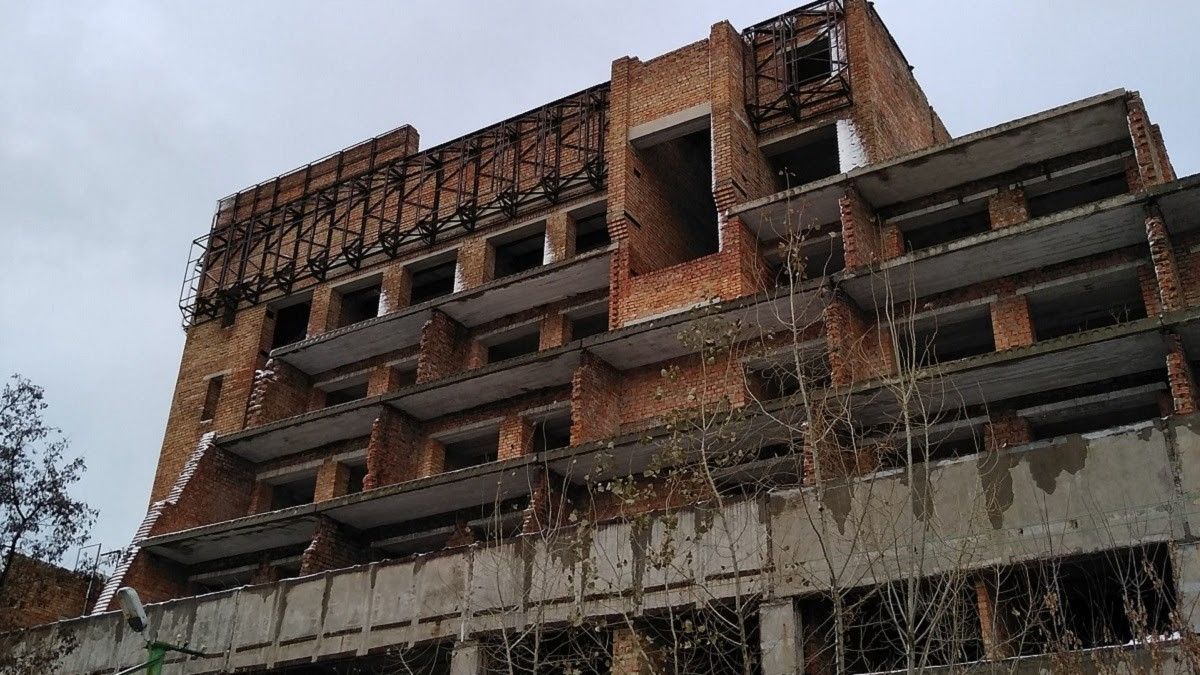 «Корабль-призрак» на набережной в Днепре: кто стал новым владельцем и что будет на его месте