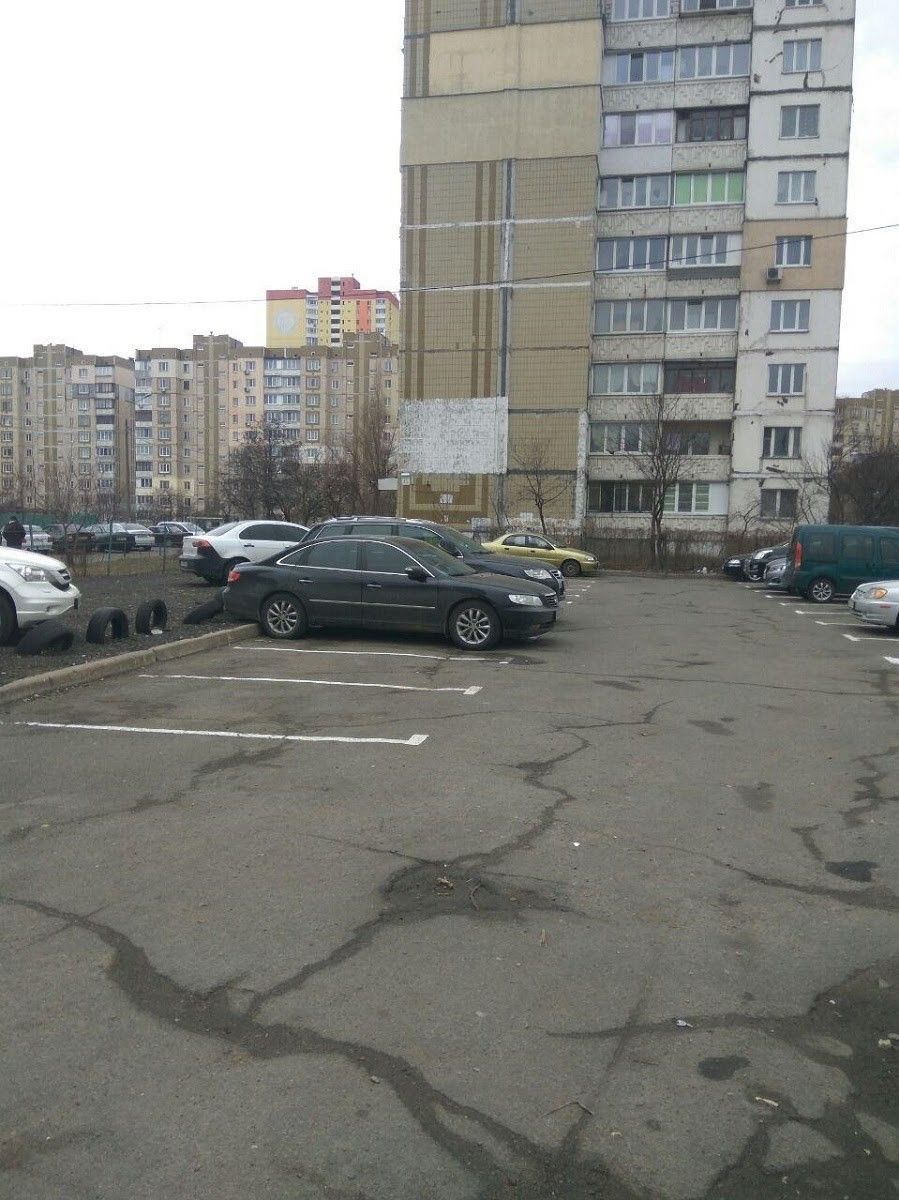 Парковка на ул. Радунской