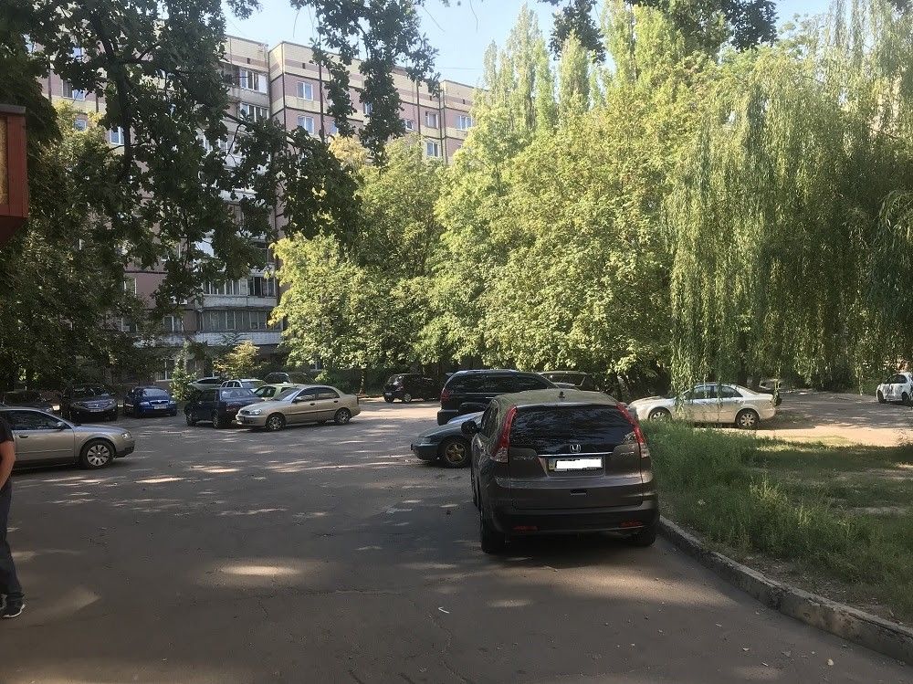 Место для парковки по Запорожскому шоссе, 74