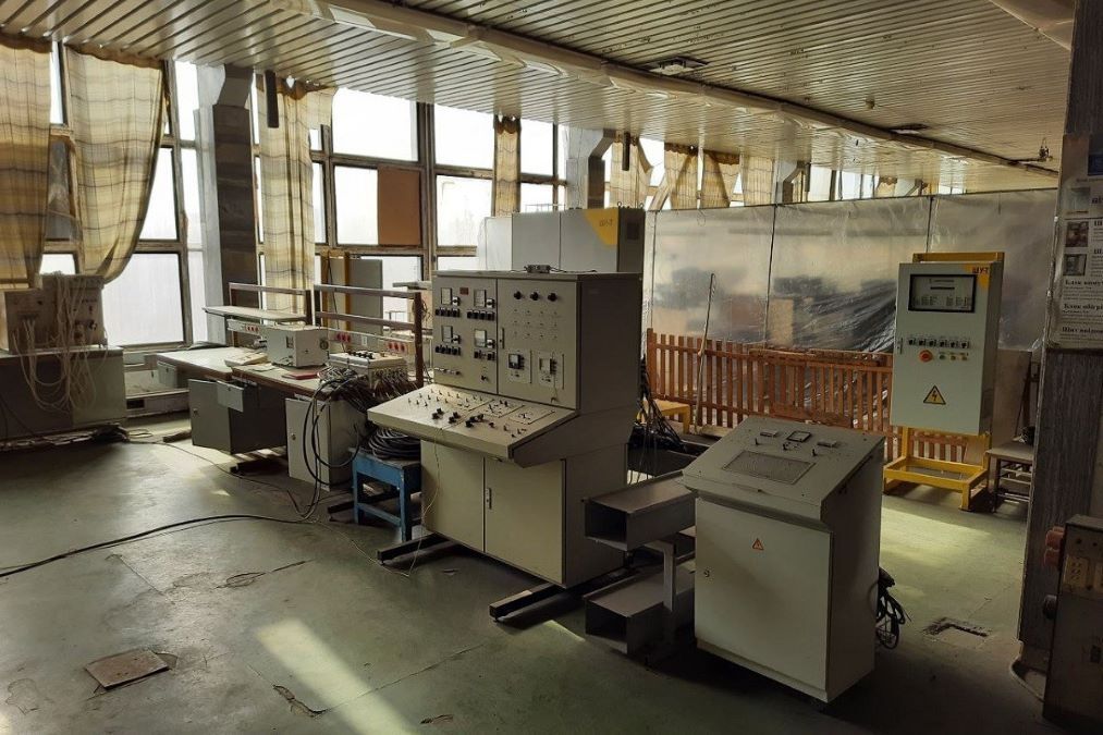 Погром в баре, ДТП с нардепом, исчезновение новостей и елки: топ скандалов в Киеве за 2021 год 6