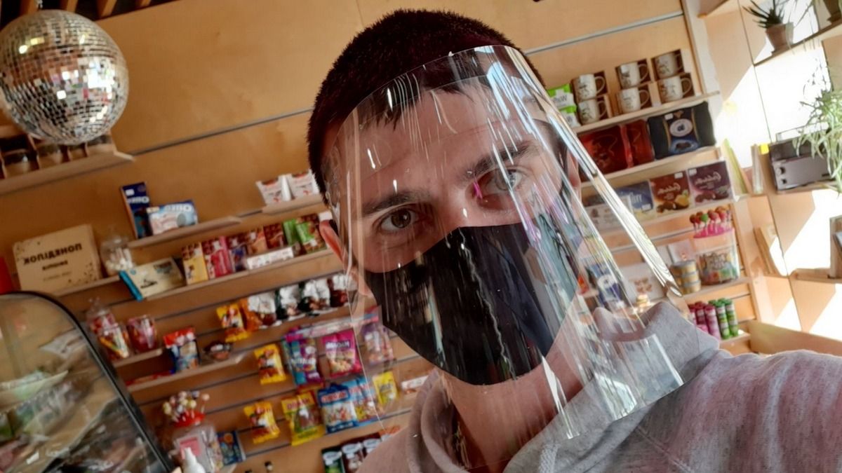 Защищают ли прозрачные пластиковые маски от коронавируса: ответ МОЗ