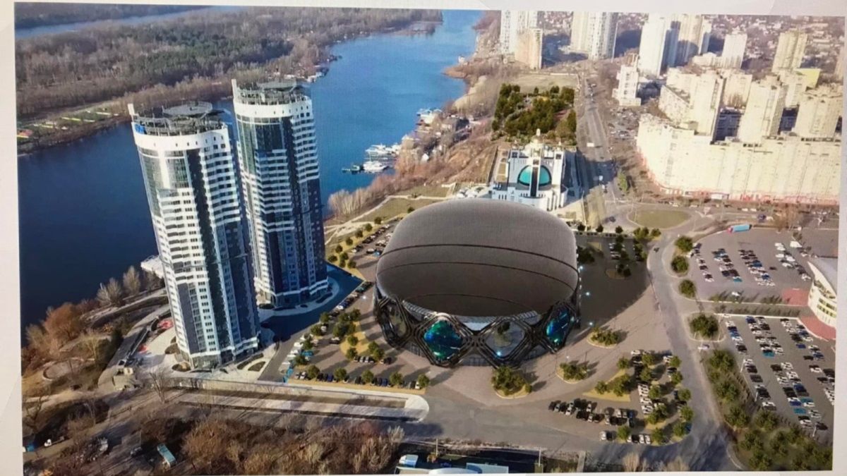 Стройка наперегонки и Евробаскет в Киеве: кто и что хочет построить на Никольской Слободке