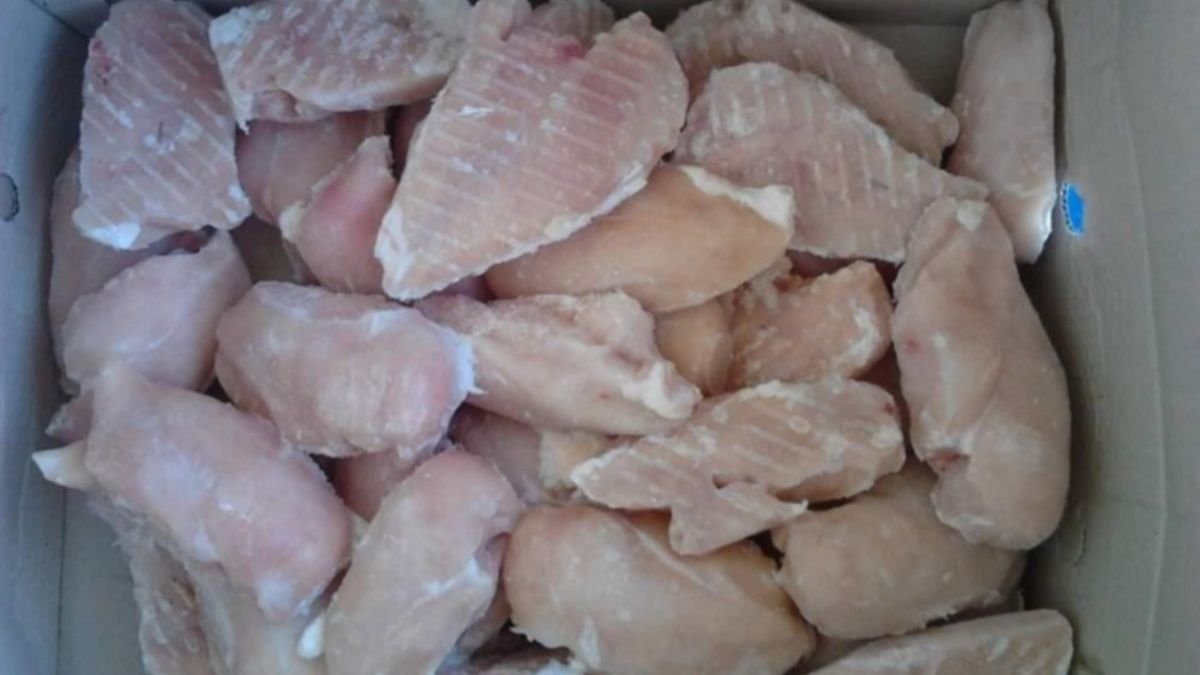 В Кривом Роге детей в школах и садиках будут кормить «золотым» куриным мясом по 127 грн за кг