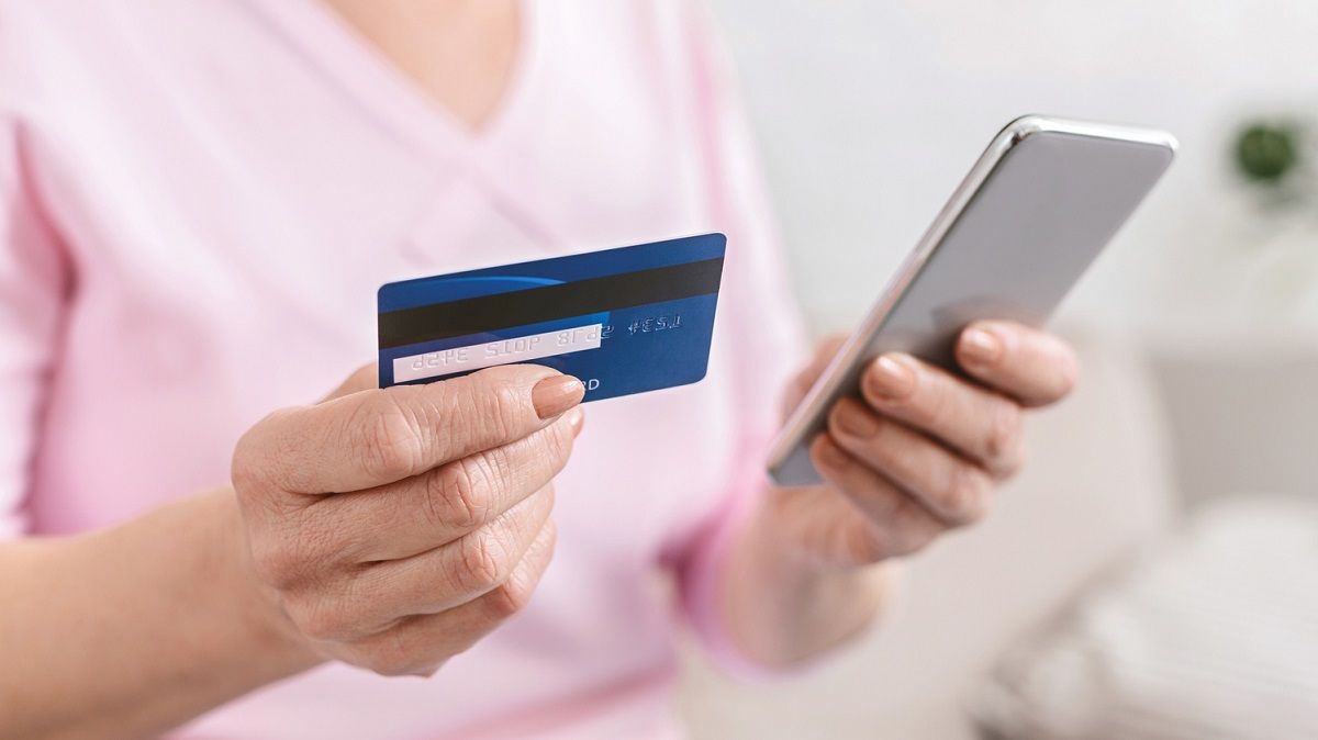 Как украинцам не лишиться телефона и денег: 2 популярных схемы мошенников и как уберечься