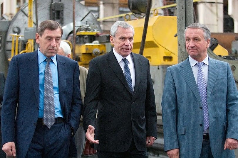 Анатолий Вулых в центре