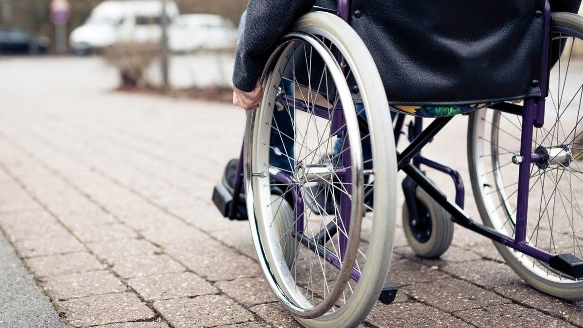 Как в Украине государство и бизнес зарабатывают на людях с инвалидностью: все «схемы»