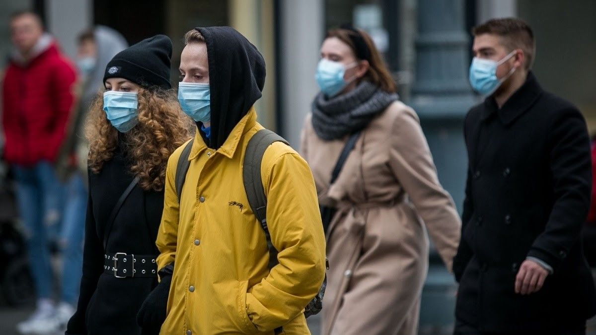 ВНО, обязательная вакцинация, рост зарплат полиции: что изменится в Украине с 1 февраля