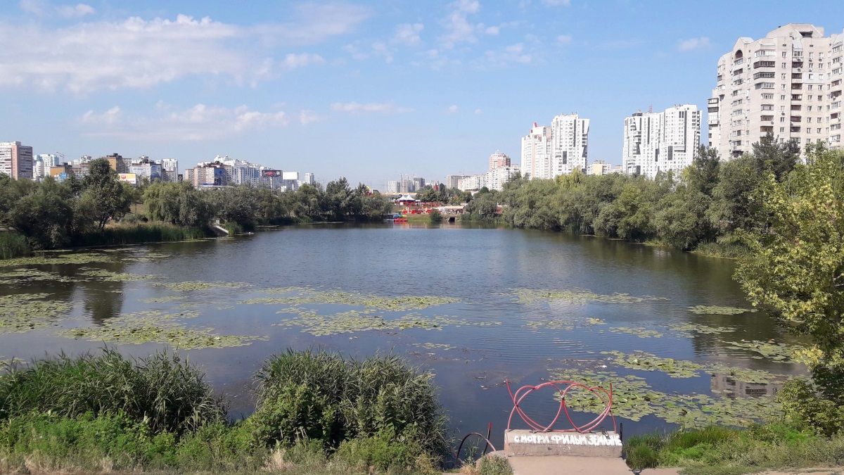 В Киеве разрешили застроить берег озера на Позняках: кто этим займется