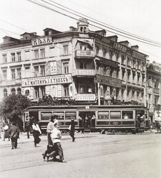 Пересечение Крещатика и Фундуклеевской улицы. Фото начала ХХ ст. Источник - сайт Фокус