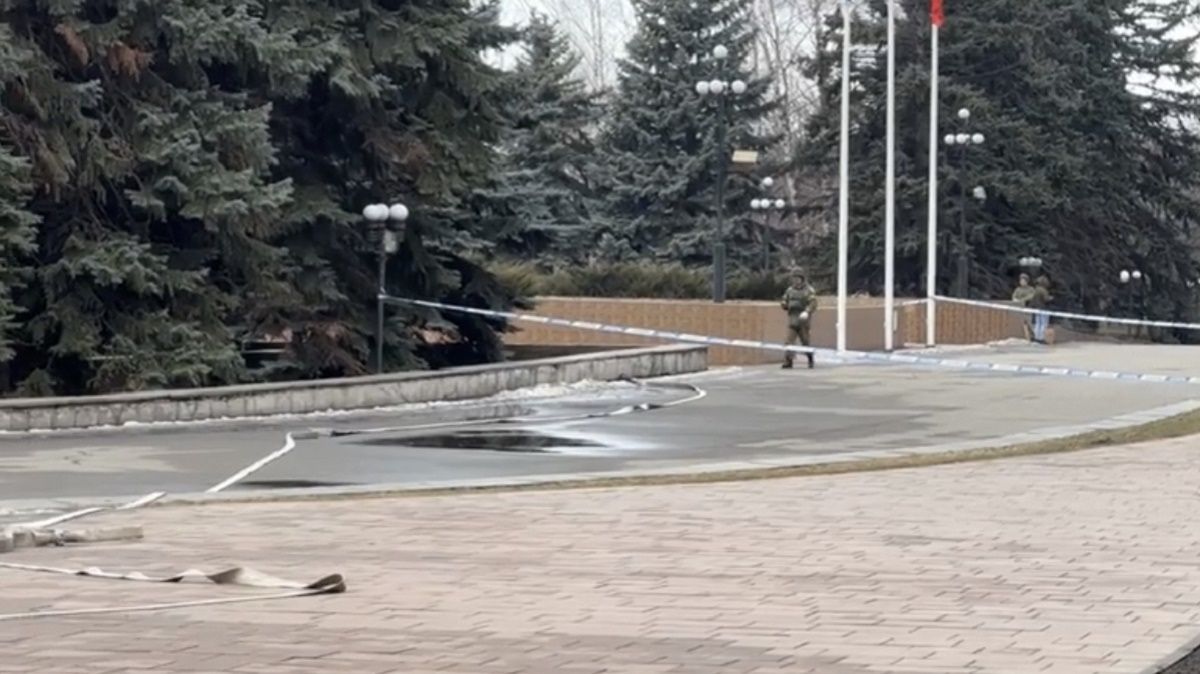 В Кривом Роге возле здания горсовета произошел взрыв: все подробности