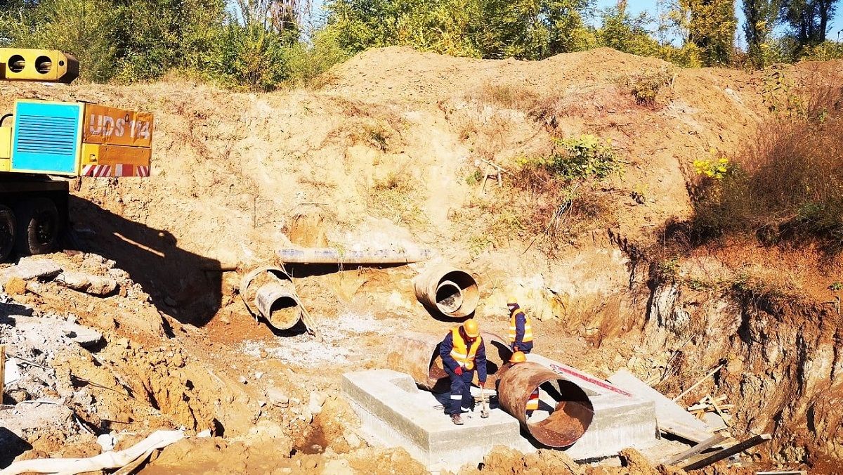 В Кривом Роге 11,5 миллиона на ремонт коллектора у «тысячки» отдали члену исполкома Лещину 2