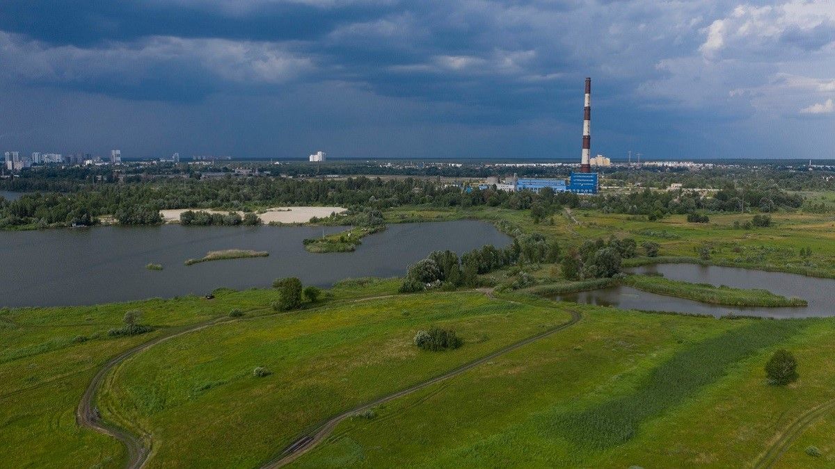 Вместо парка и дикой природы – высотки на Осокорках: жители Киева блокируют технику
