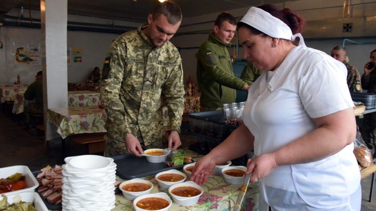 В Киеве Минобороны проиграло суд в деле о питании для армии в зоне ООС: что будет дальше