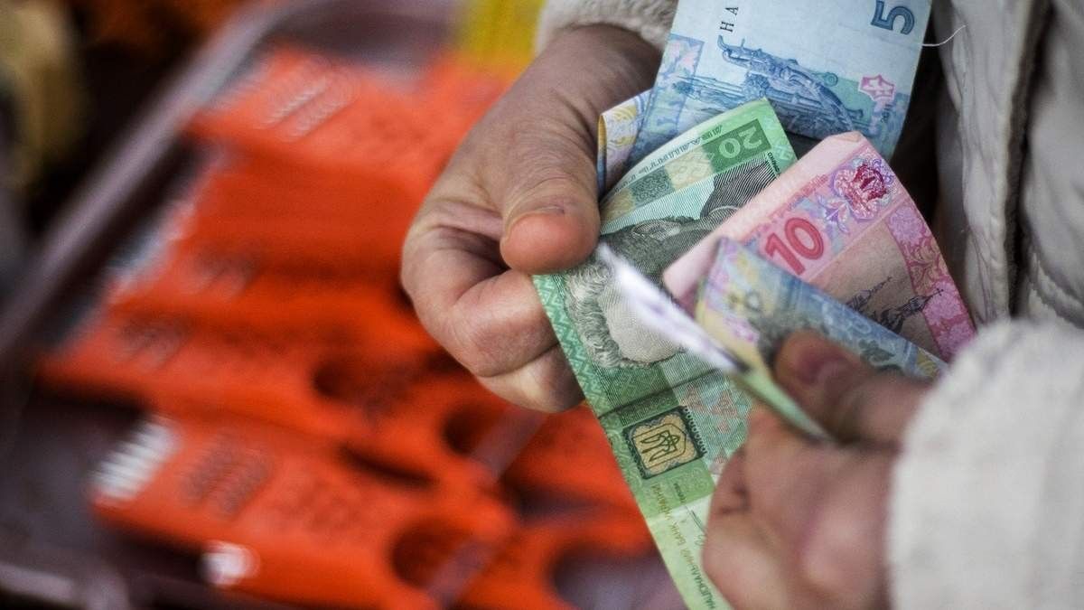 Сократить учебу в школе, выше зарплаты военным, отмена РРО: что просили у Зеленского за месяц 8