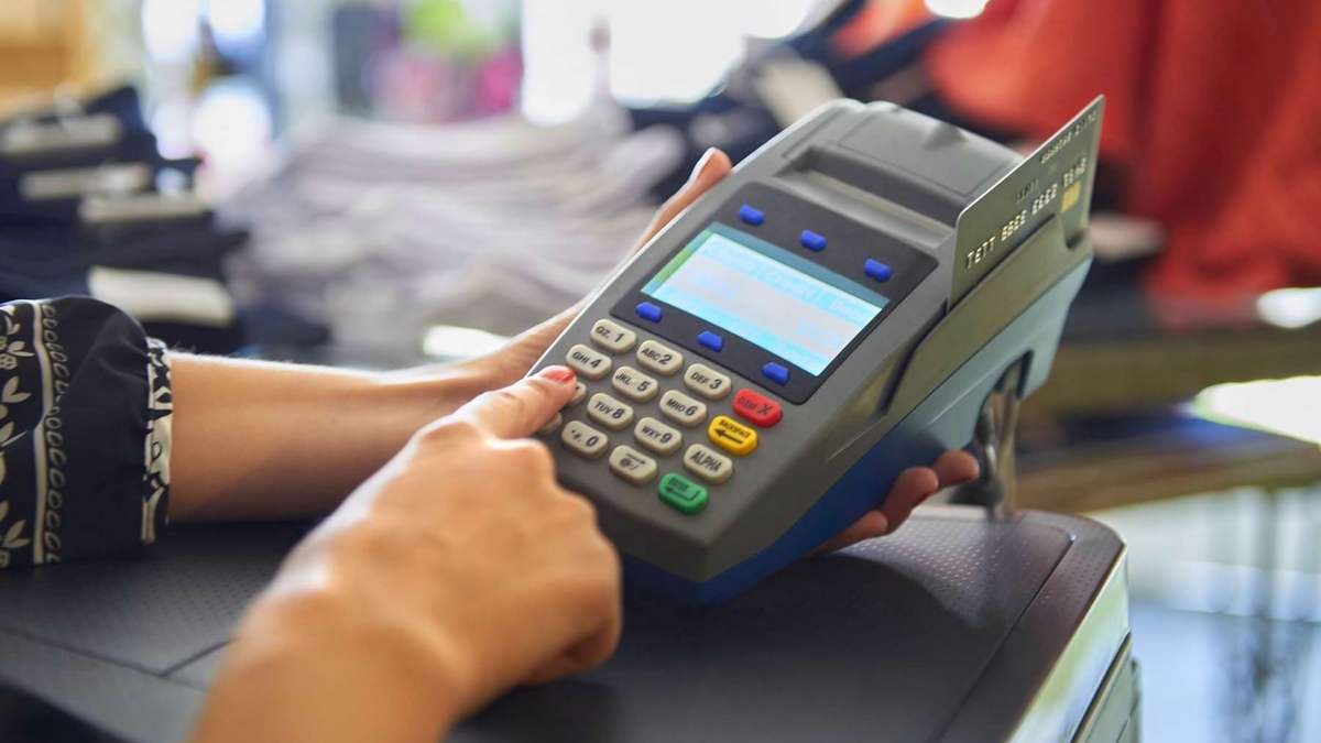 В Офисе Президента призывают расплачиваться картой: в чем причина