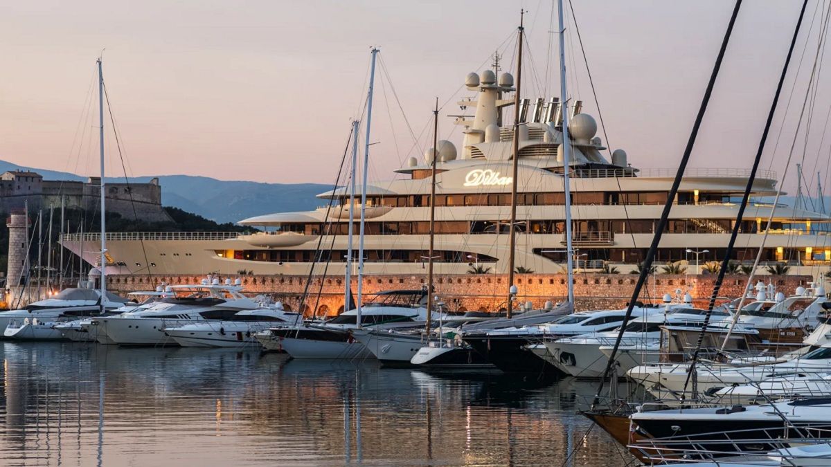 В Европе хотят арестовать яхты российских олигархов: кто пострадает
