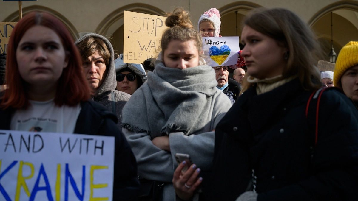 Как жить, если нет связи с близкими во время войны: советы психолога
