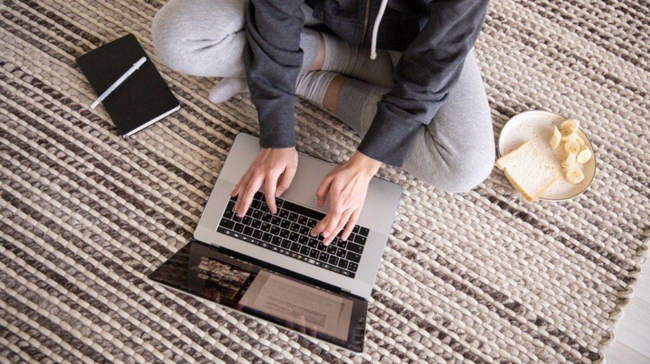 Как украинцам найти работу в разных странах Европы: телефоны и сайты