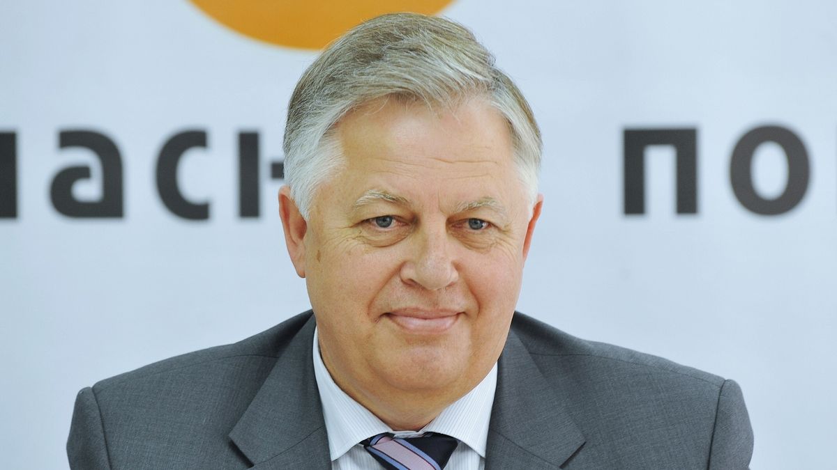 Экс-президент, адвокат Стуса и коммунист: кого из Киева записали в предатели Украины 13