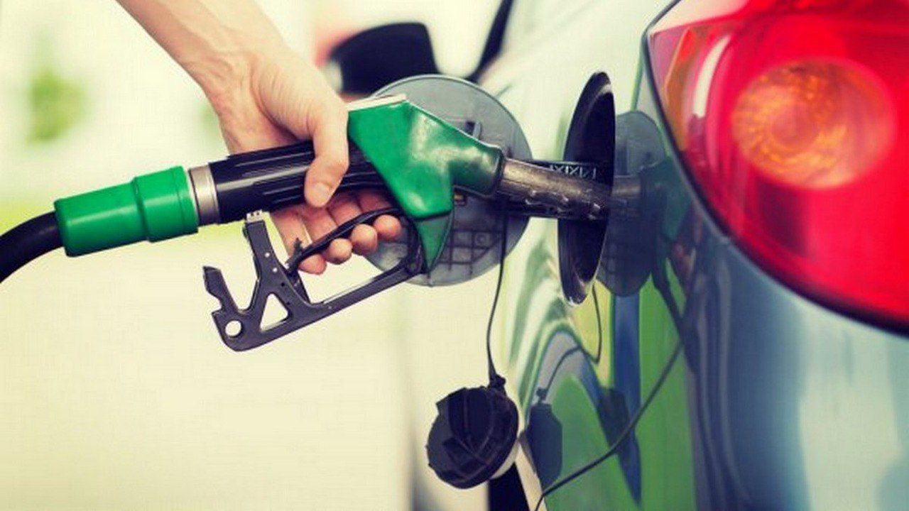 Цена на бензин и дизтопливо в Украине выросла: узнай насколько