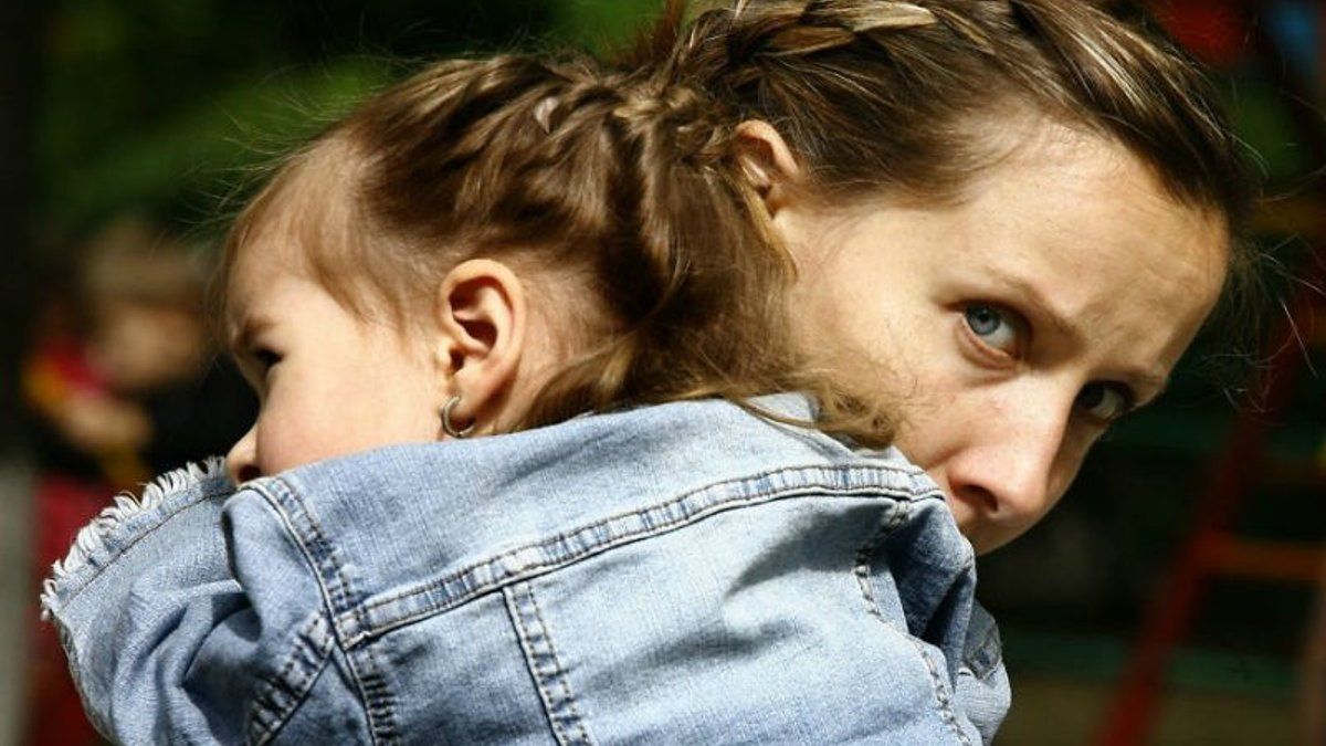 Как ребенку-переселенцу получить выплаты без родителей и усыновителей