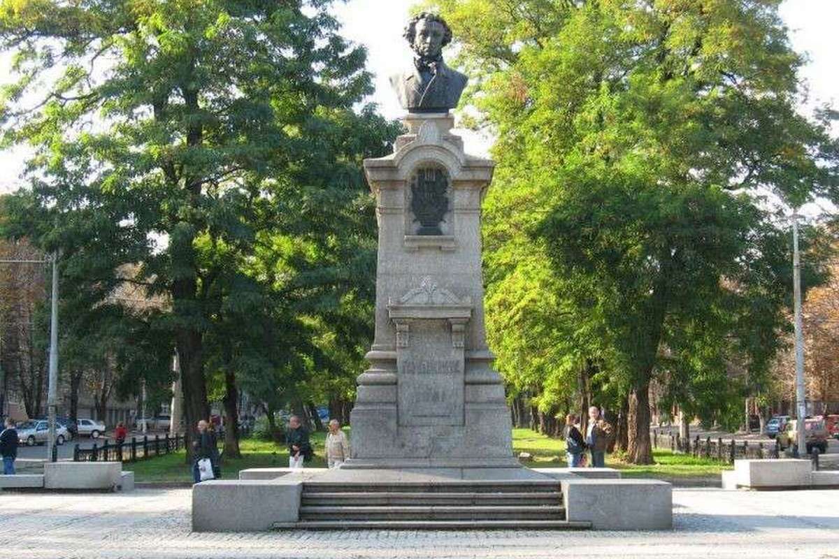 В Днепре хотят снести памятник Пушкину: какое отношение он имеет к городу 4