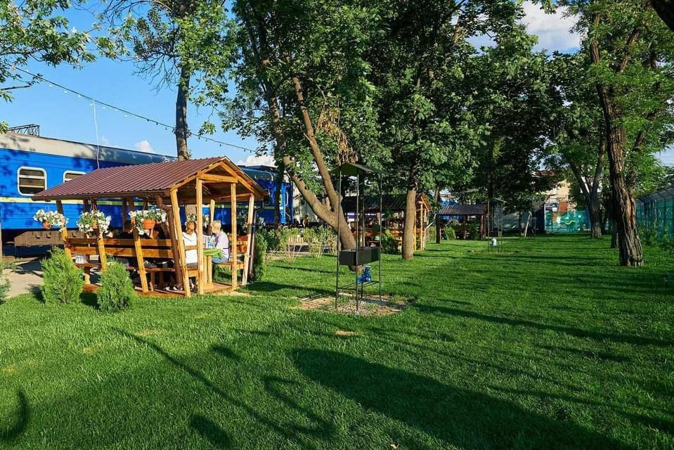 В Ірпені «Укрзалізниця» облаштувала в вагонах житло для тих, хто втратив його: де ще розселять ірпінчан 4