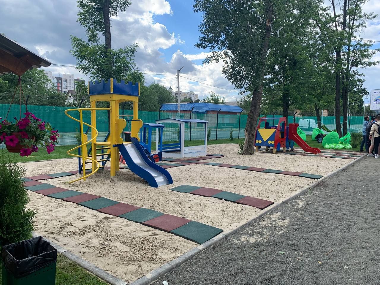 В Ірпені «Укрзалізниця» облаштувала в вагонах житло для тих, хто втратив його: де ще розселять ірпінчан 6